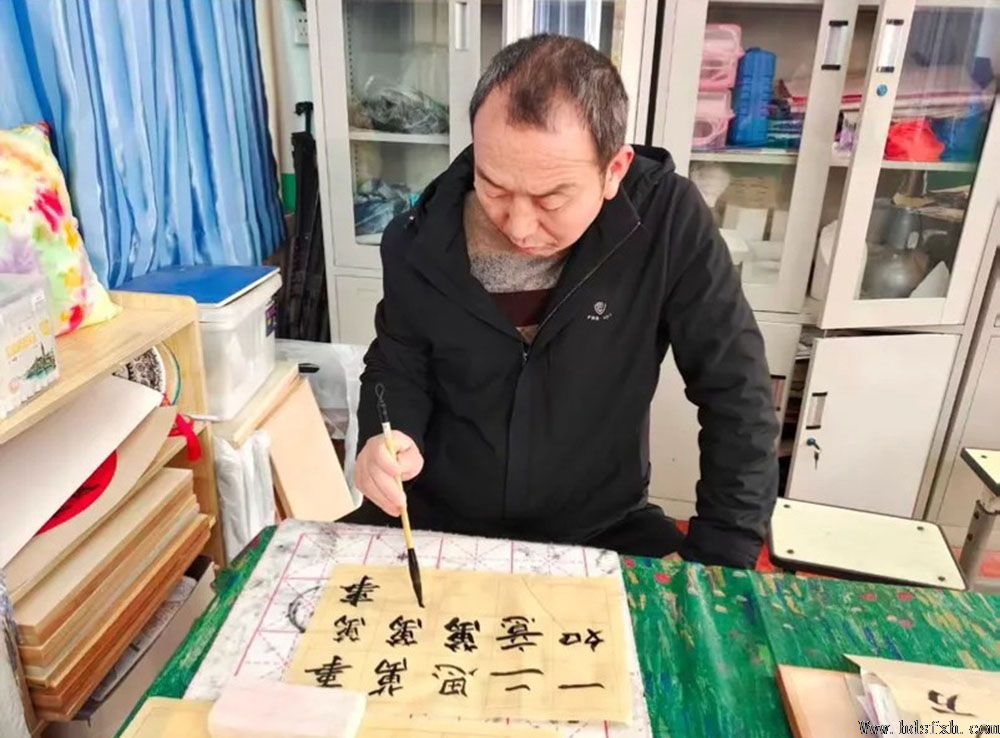 邯郸书协“春苗行动”文艺志愿者走进黄窑小学