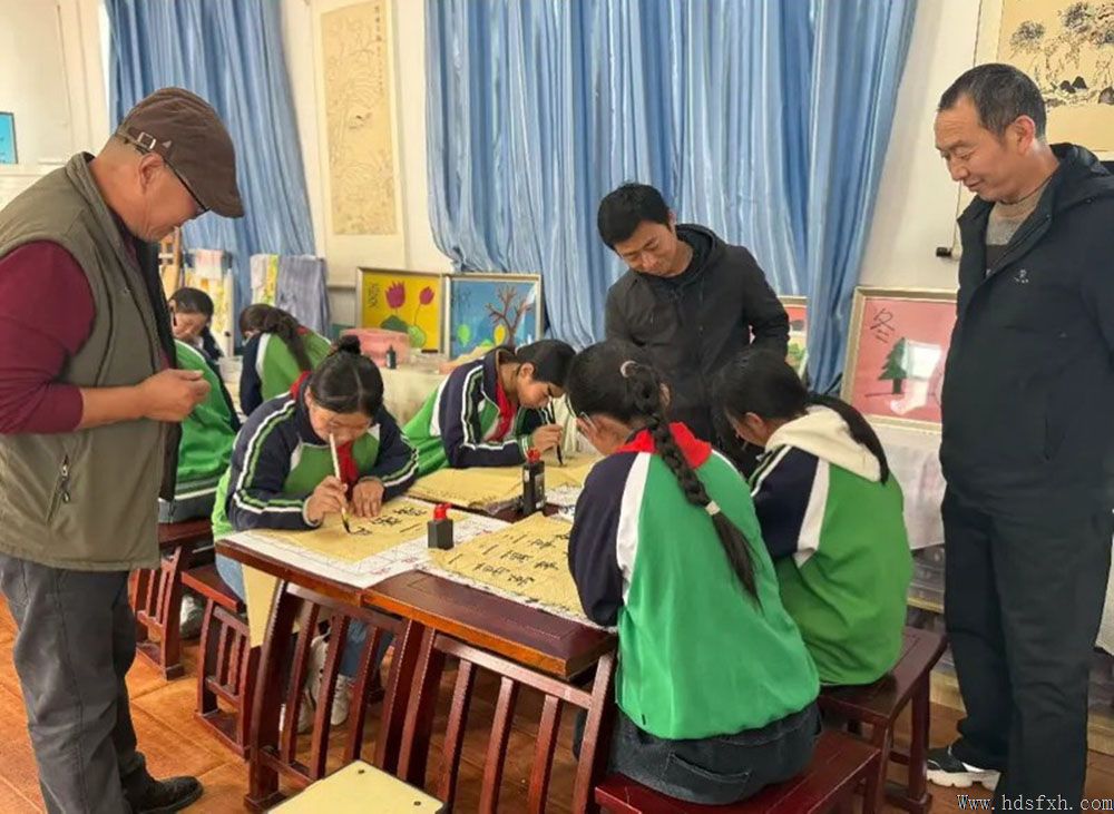 邯郸书协“春苗行动”文艺志愿者走进黄窑小学