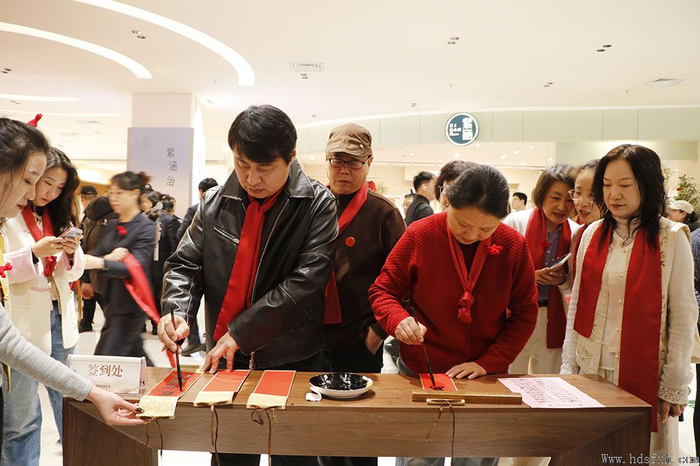 ������Э���´��ر��ж�-��ӭ�����߽����㳡