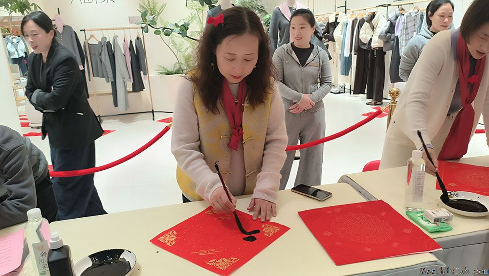 ������Э���´��ر��ж�-��ӭ�����߽����㳡